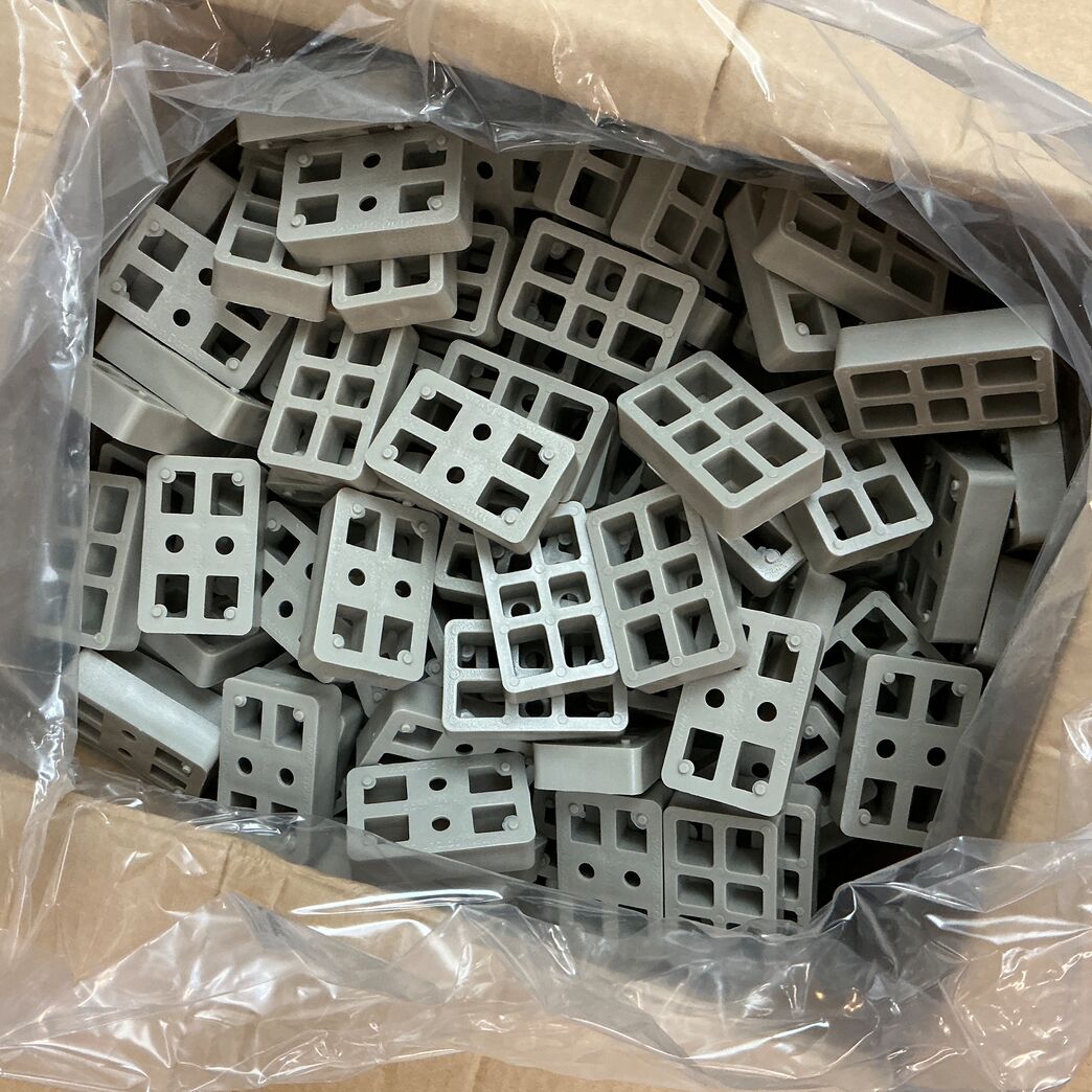 Kasse med Harpun justerbrik grå  20 mm - 250 stk