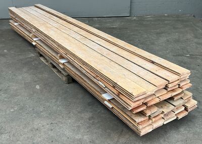 Brugt gulvbrædder i fyr, 23m2, 13,8 cm