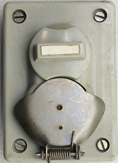 NES stikkontakt m/jord NES stikkontakt m/jord