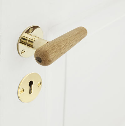 Trægreb til gammel dør - Zeppelin i eg Trægreb til gammel dør - Zeppelin i eg