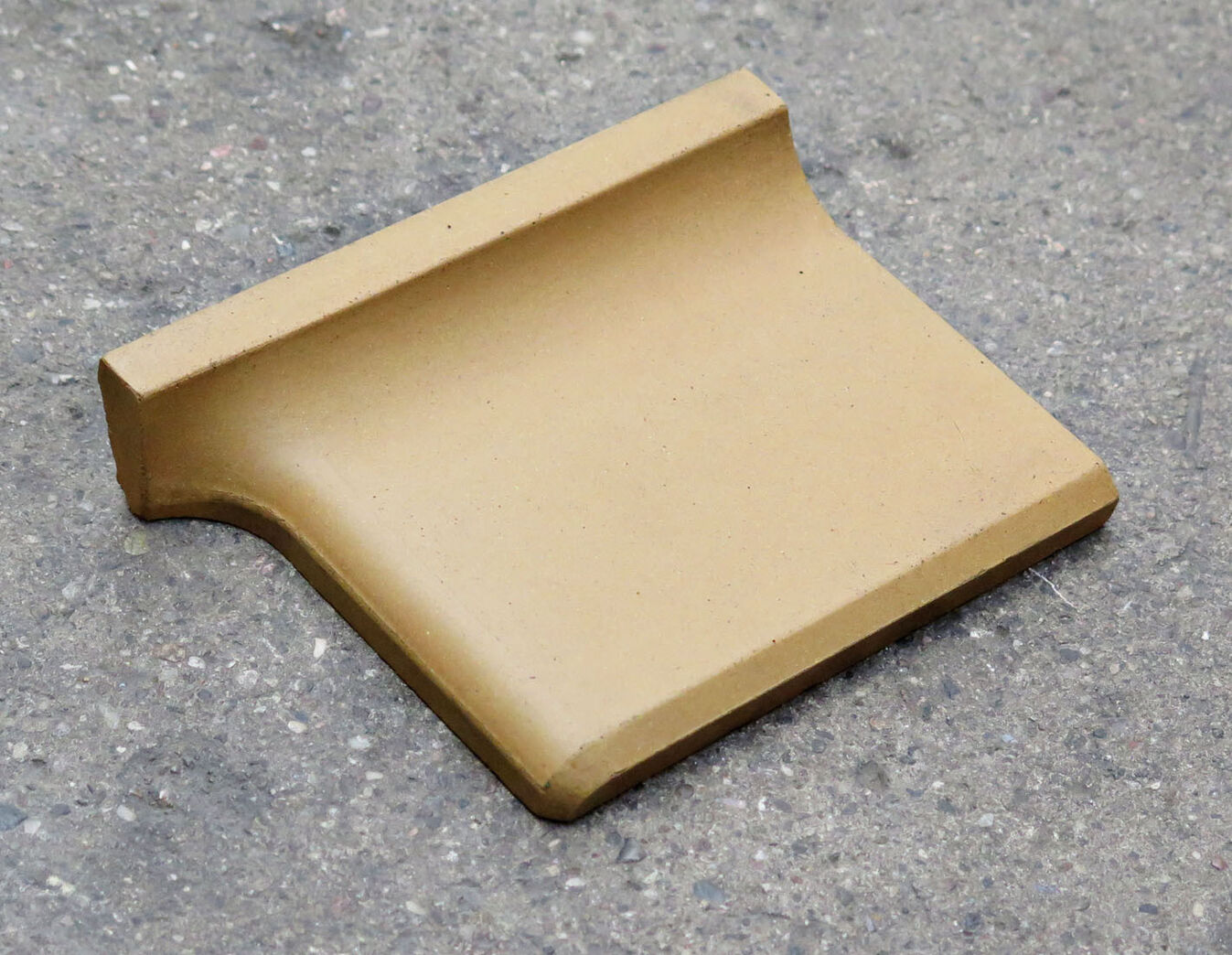 Hasle klinke, gul m. hulkehlliste afslutning Hasle klinke, gul m. hulkehlliste afslutning