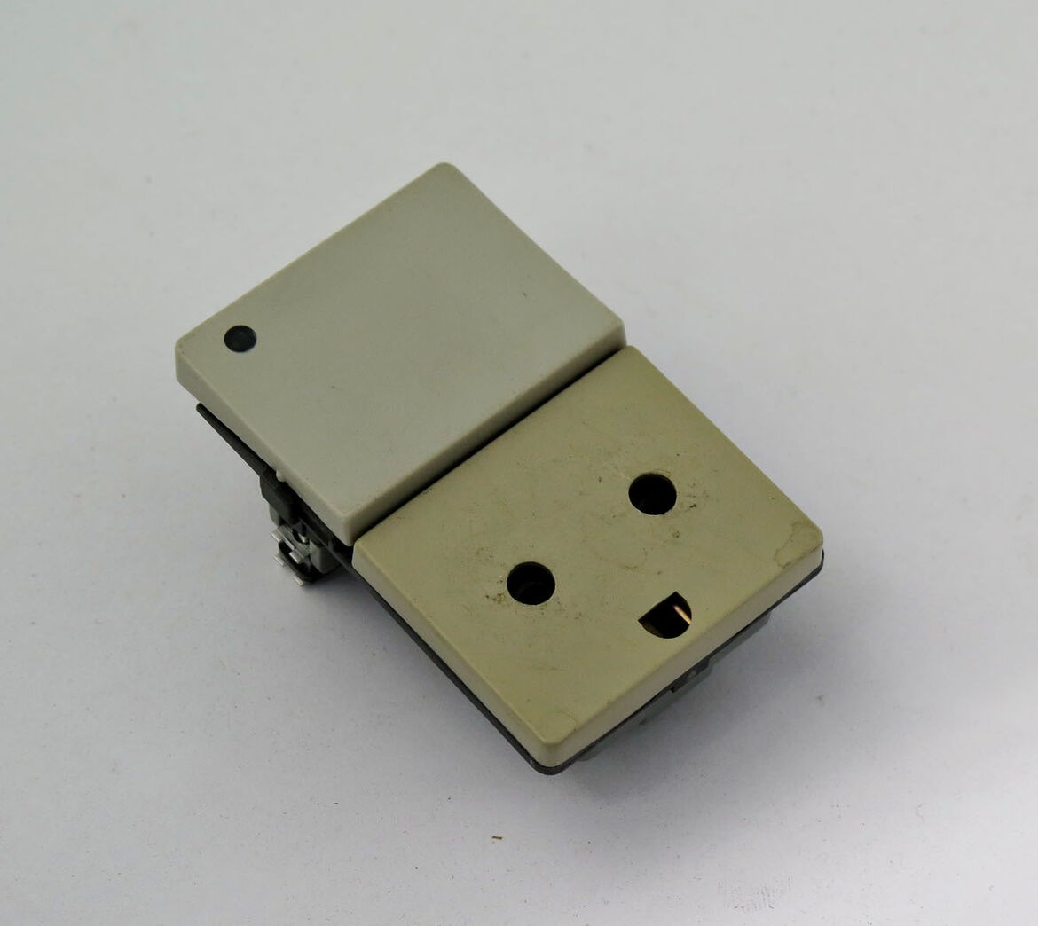 LK Fuga stikkontakt, grå m/lampe