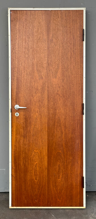 Mahognifineret dør med karm M8