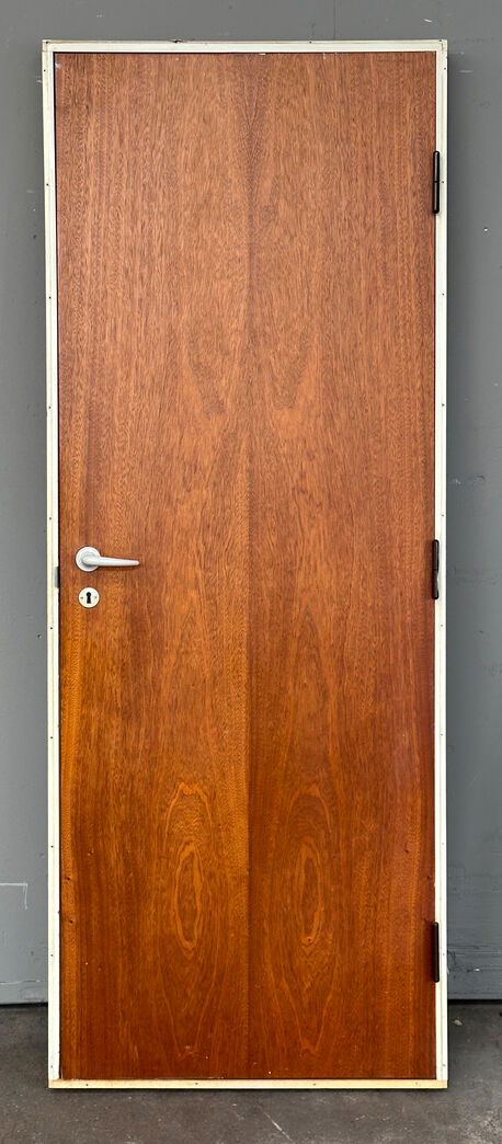 Mahognifineret dør med karm M8