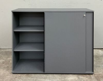 Reol med skydelåger fra Holmris 140 cm