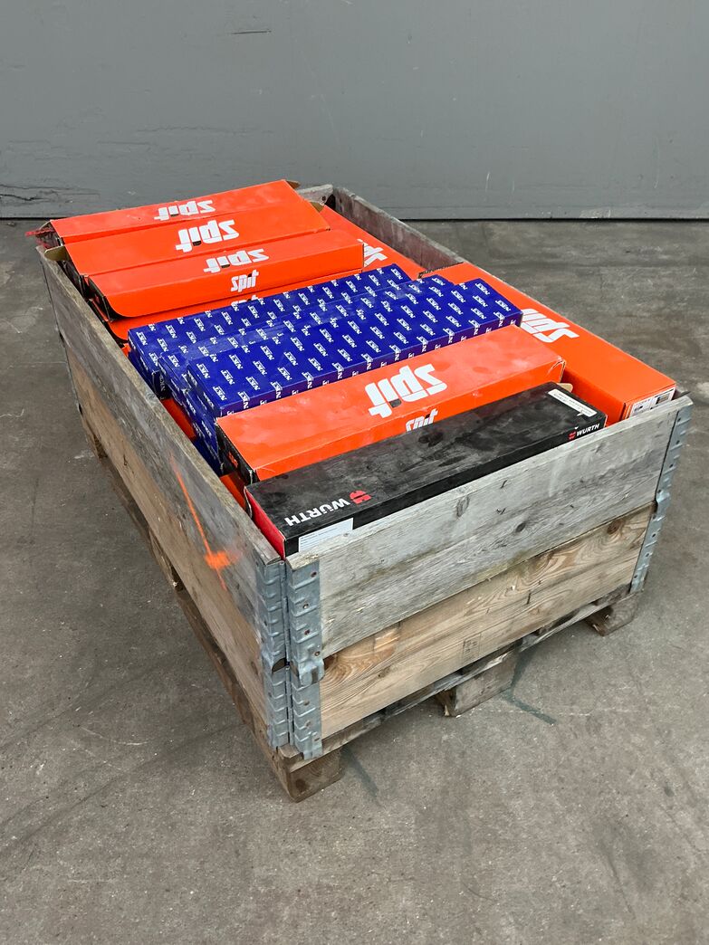 70 kasser båndede gipsskruer