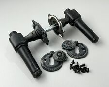 Brugt trægreb til gammel dør - spidsgreb i sortlakeret bøg