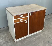 Original 60'er køkken med terrazzoplade