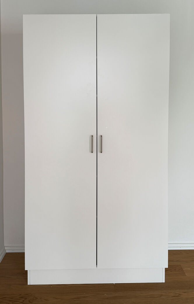 HTH klædeskab med 5 hylder 100X195,5x56,5cm