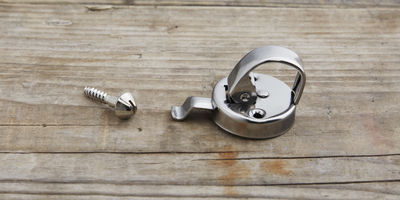 Snaplås til køkkenlåge