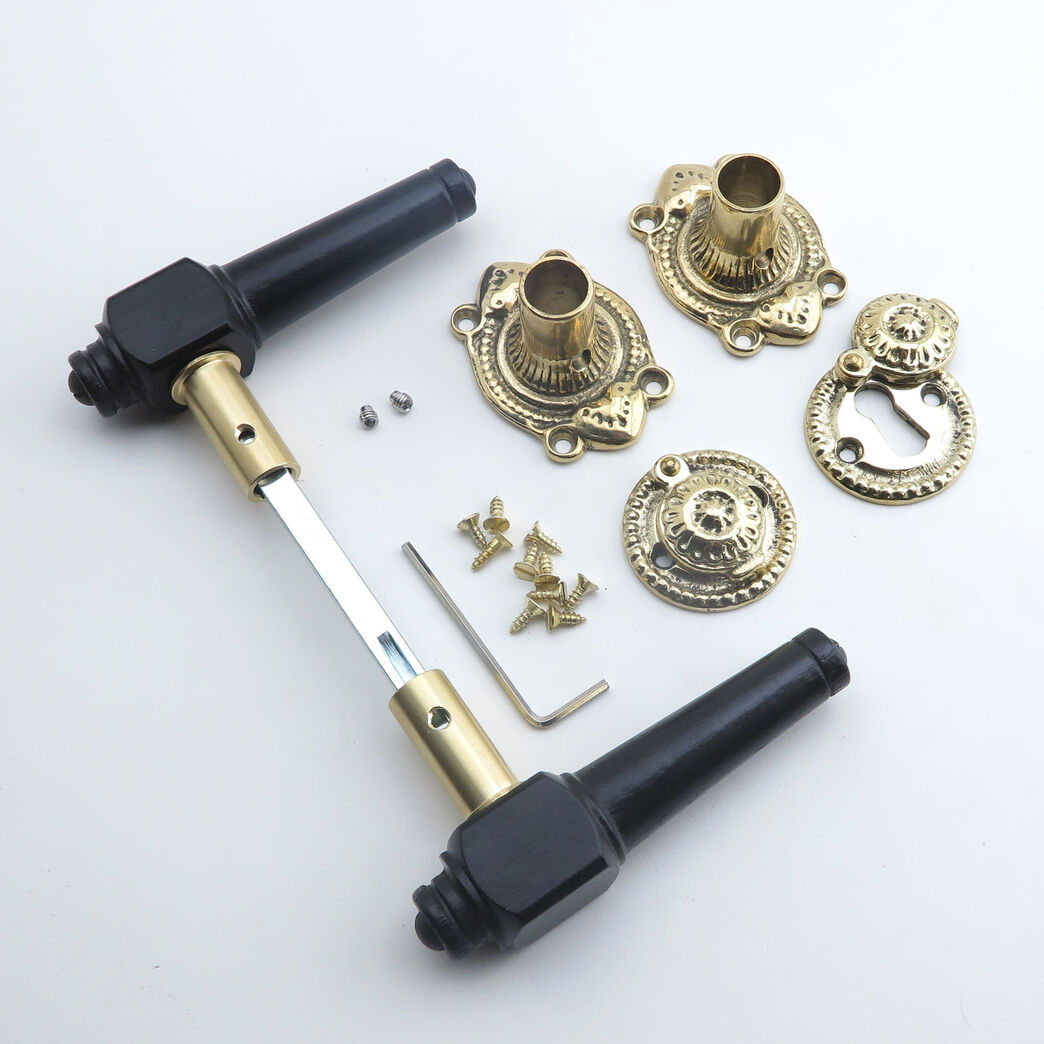 Trægreb til gammel dør  - spidsgreb i  sortlakeret bøg