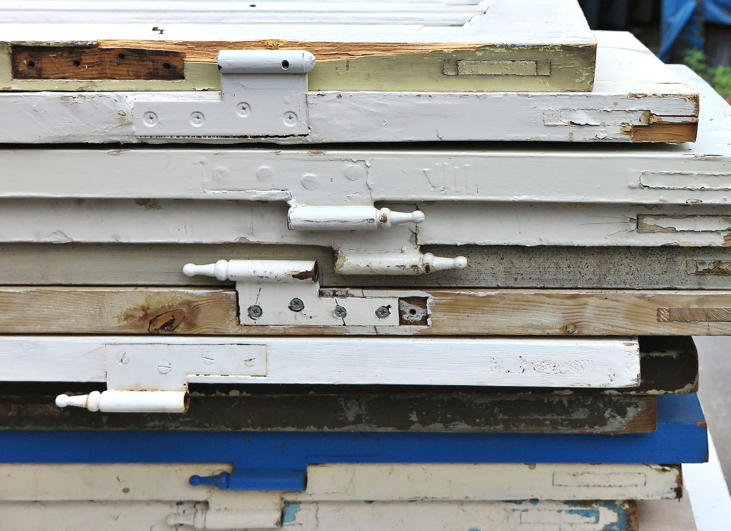 Skæve fyldningsdøre til dekoration