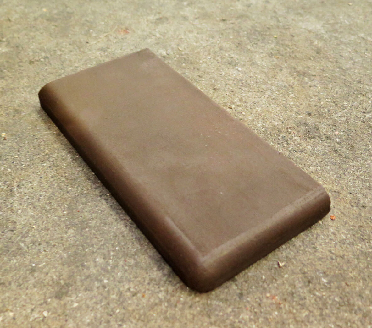 Hasle hjørneklinke, mørk brun, højre