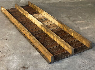 Gangbro fra byggeplads