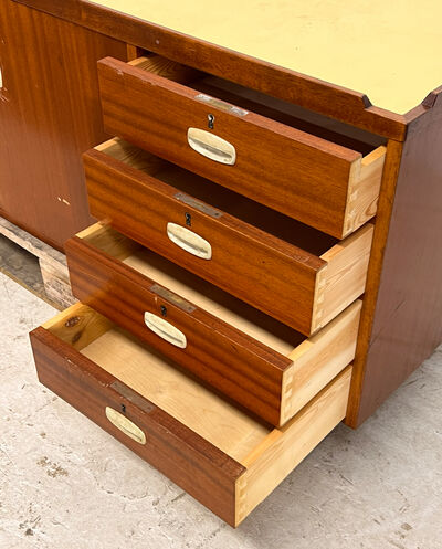 Skænk fra isbryderen 'Isbjørn' Skænk fra isbryderen 'Isbjørn'