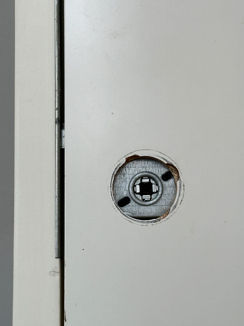 Massiv dør med karm M8