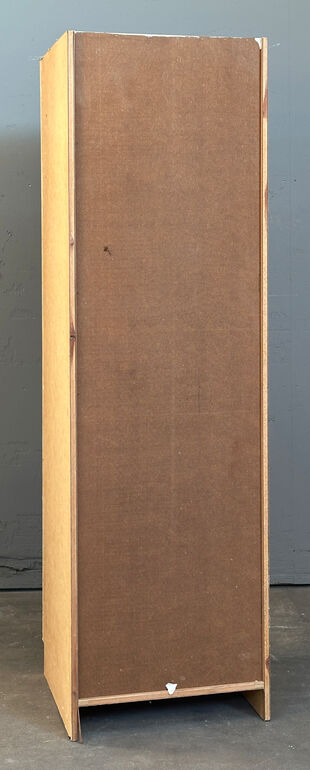 Garderobe/kosteskab med overfalset låge h.h