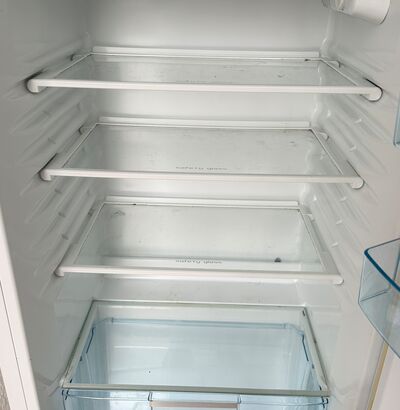 Gram køle/fryseskab