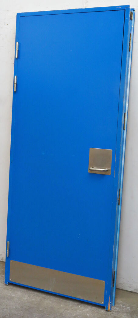 Swedoor massiv dør med greb