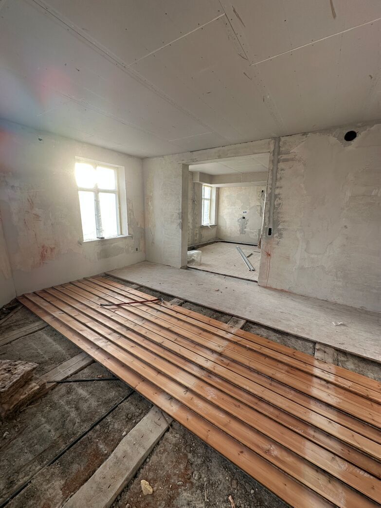 Brugte gulvbrædder i fyr, 17m2, 11cm