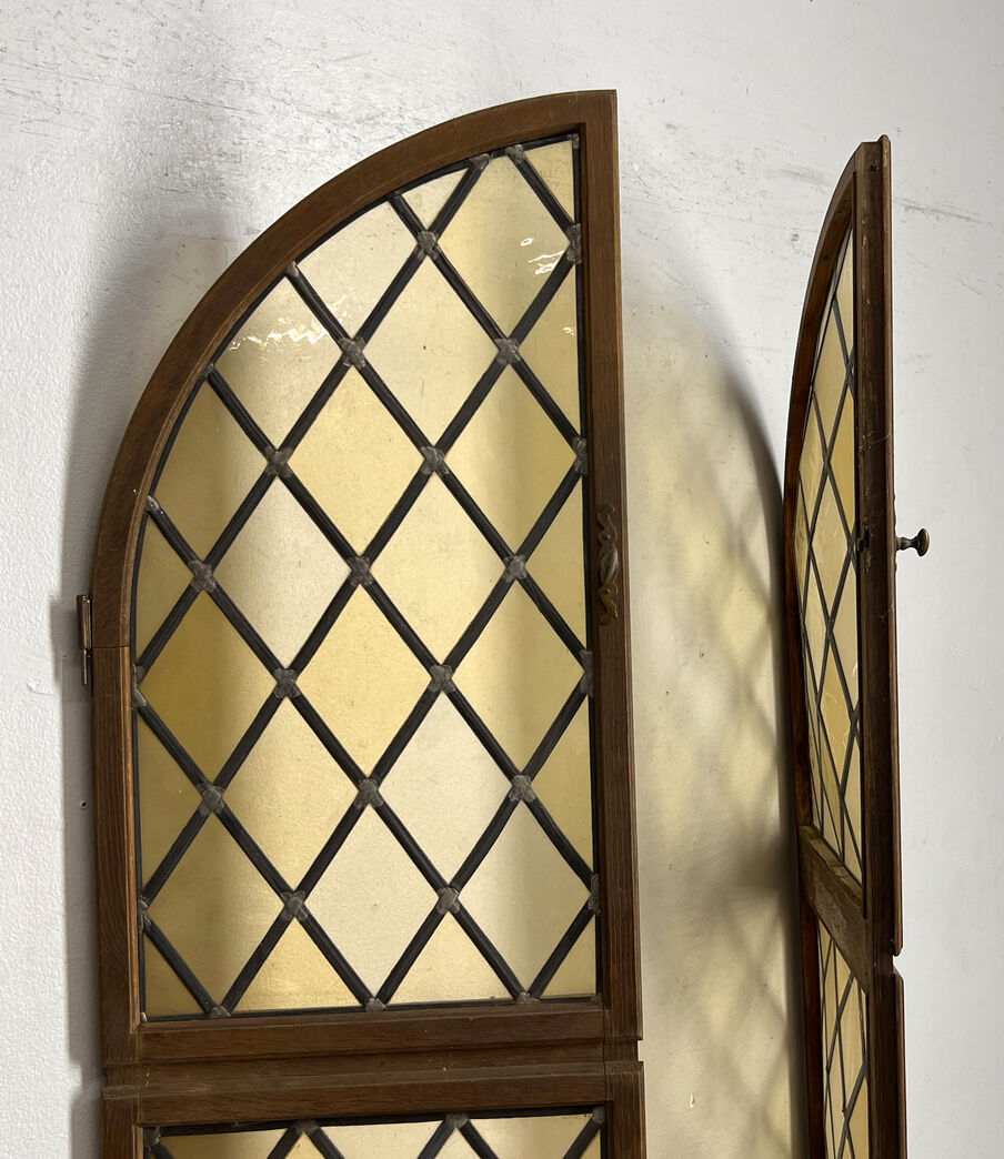 Dobbelt skabslåge med blyindfattet glas