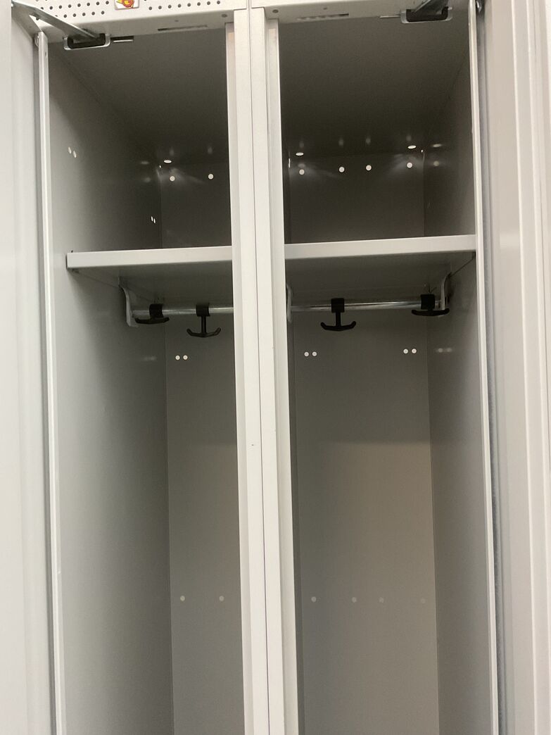 Metalskab med 4 låger