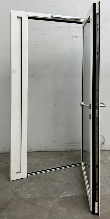 Yderdør med glas og elektrisk låsesystem