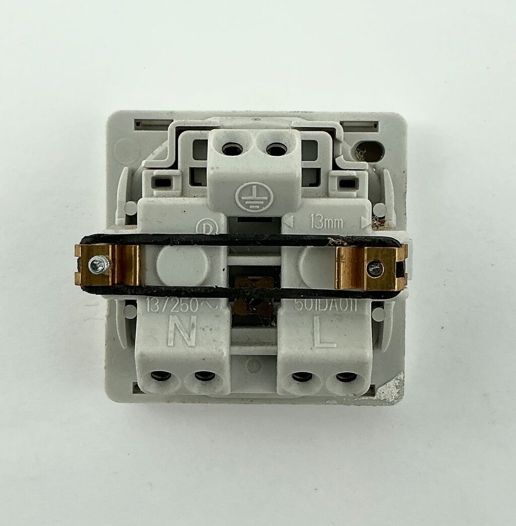 LK Fuga Stikkontakt m/jord 1 modul med dæksel