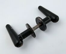 Dørgreb i sort bakelit