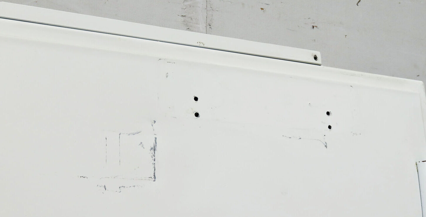 Smal BS60 ståldør med karm hh.