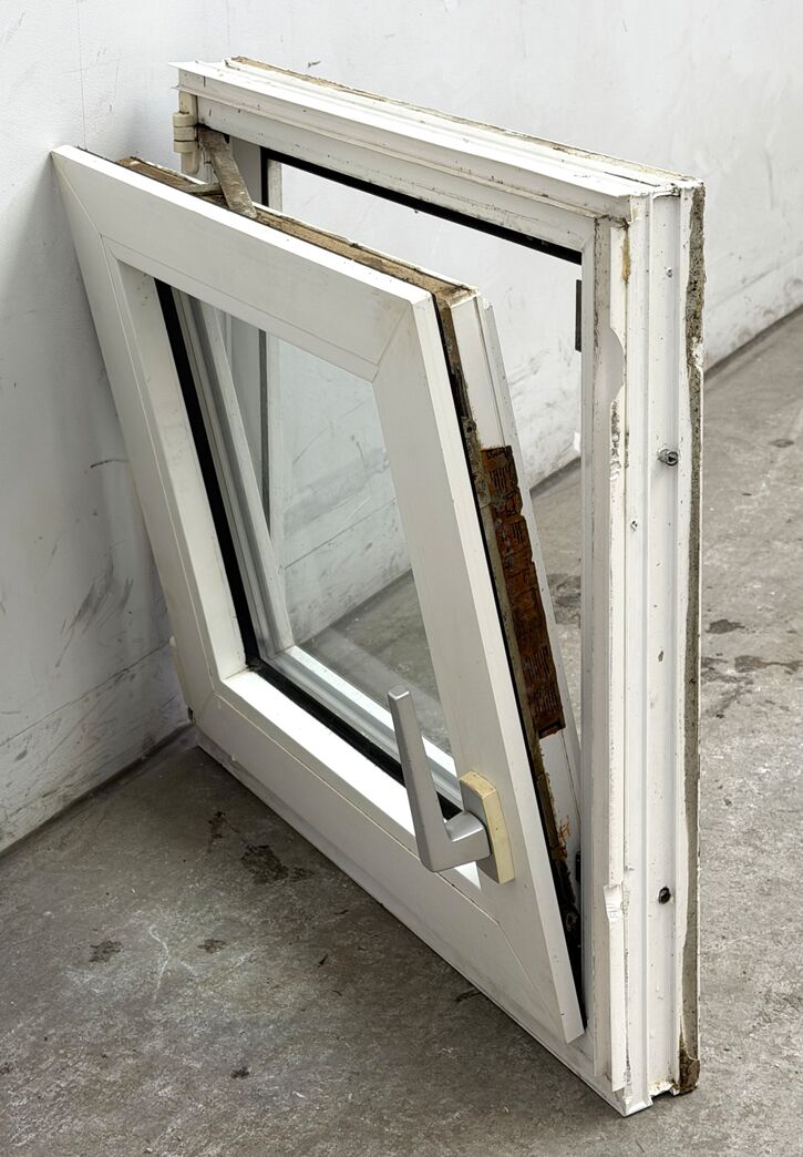 Plast sidehængt/kip termovindue 59x59 cm