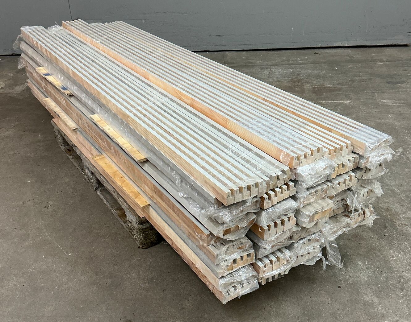 Malet fyrretræsliste 27x44 mm