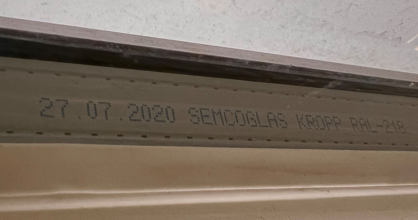 Termovindue i bondehusstil