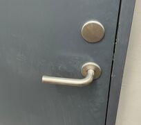 Massiv dør M9 m/karm