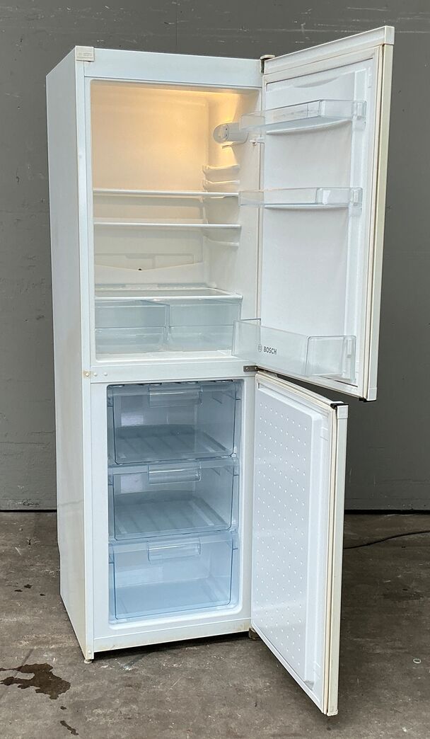 Fritstående Bosch køle/fryseskab 157/94 liter