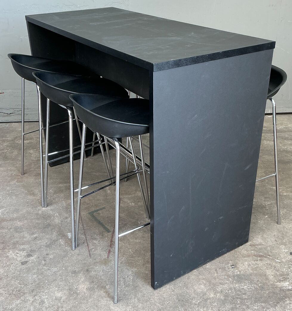 Højbord med fodhviler