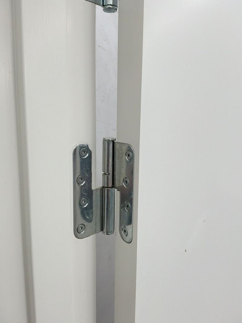 Massiv dør M8 m/karm