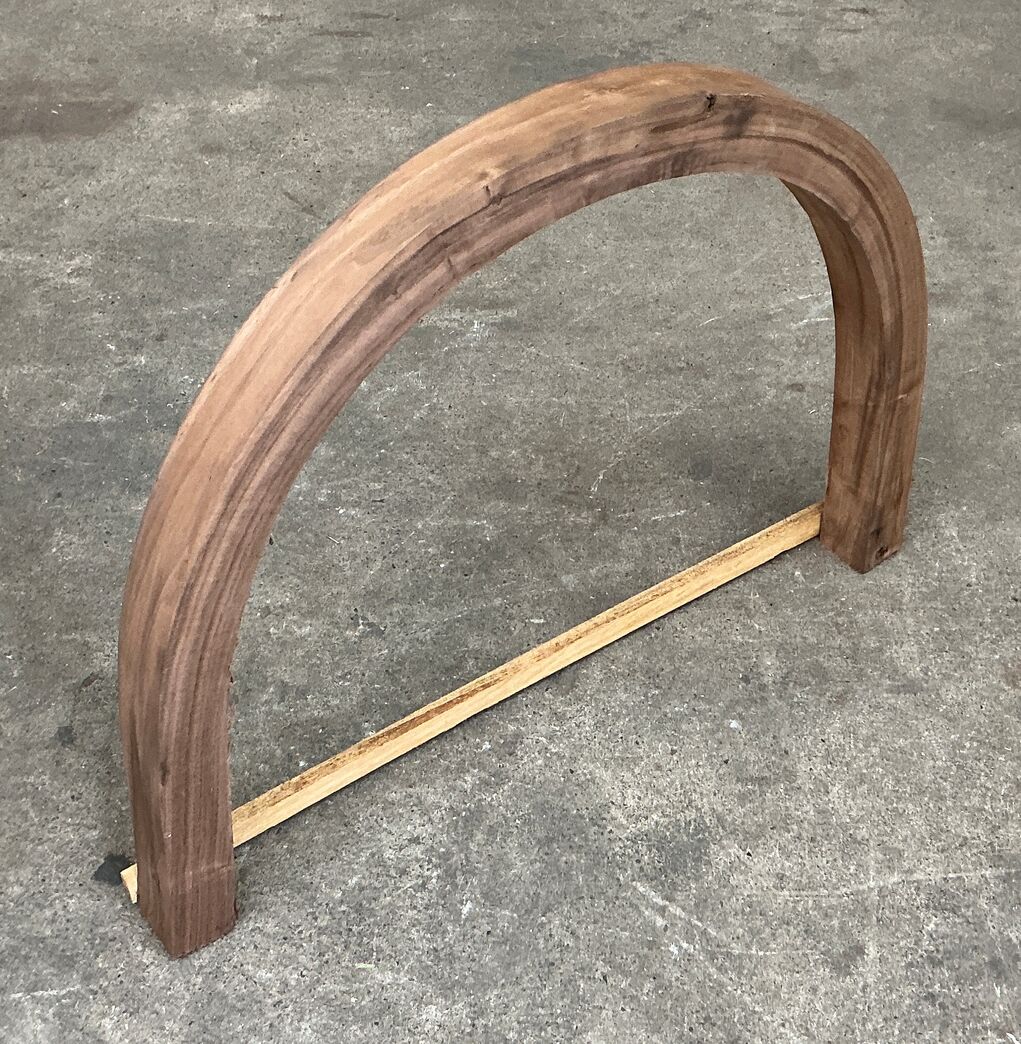 Rygbøjle i Valnød 38x42x1181 mm