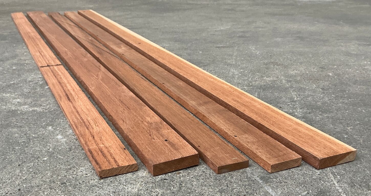 Mahognilister med sømhuller 4x1,0x120 cm
