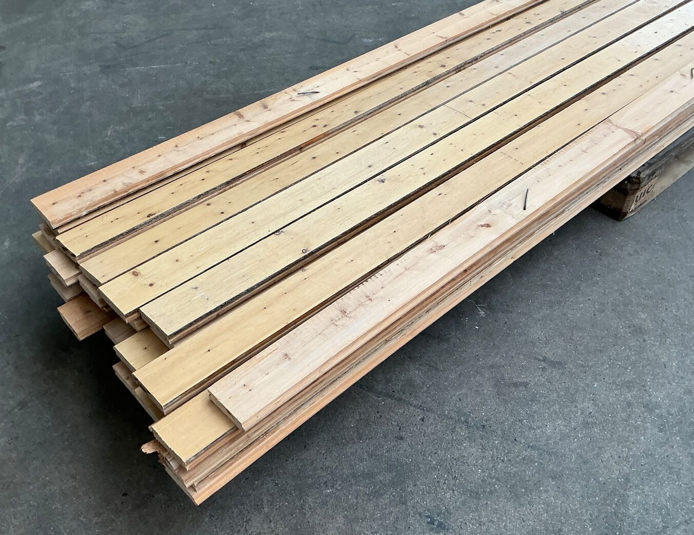 Brugt gulvbrædder i fyr, 11m2, 10 cm