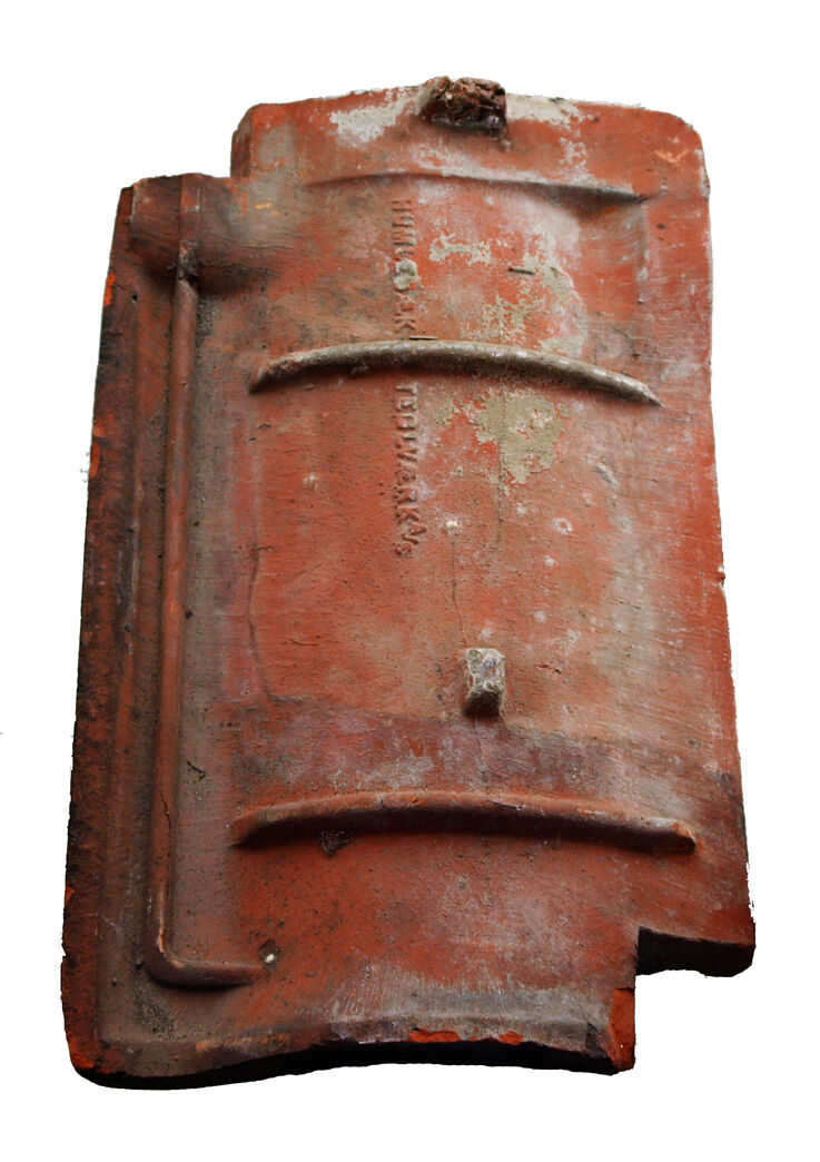 Humlebæk - Rød m. hylde