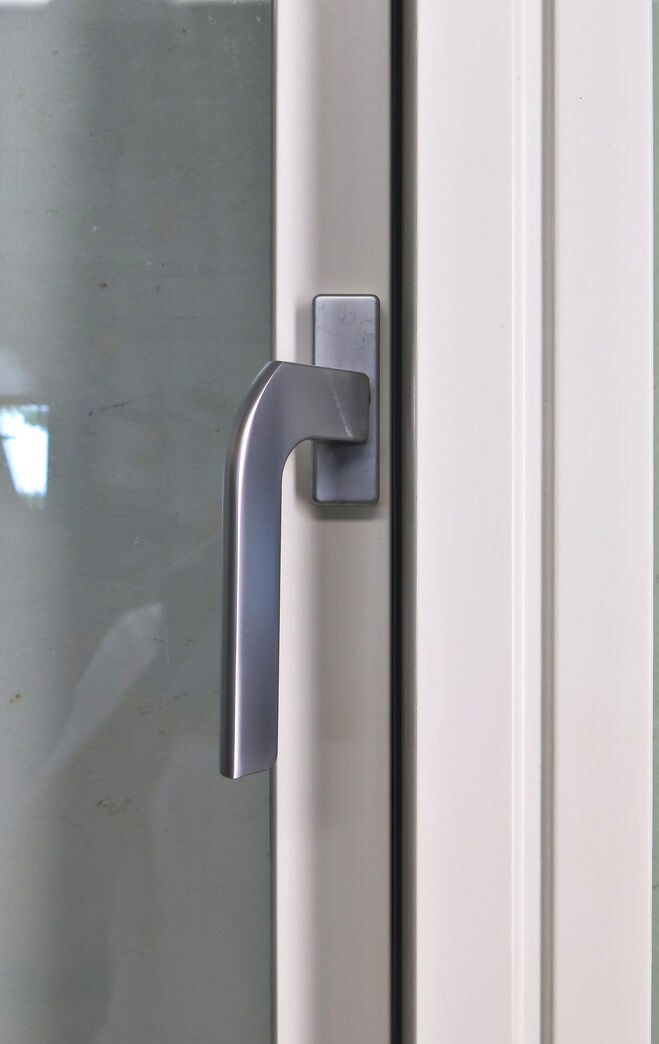 Stort vinduesparti fra Velfac med defekt. Stort vinduesparti fra Velfac med defekt.