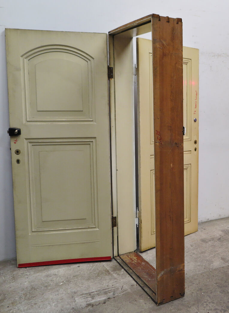 2 sammenhængende fyldningsdøre