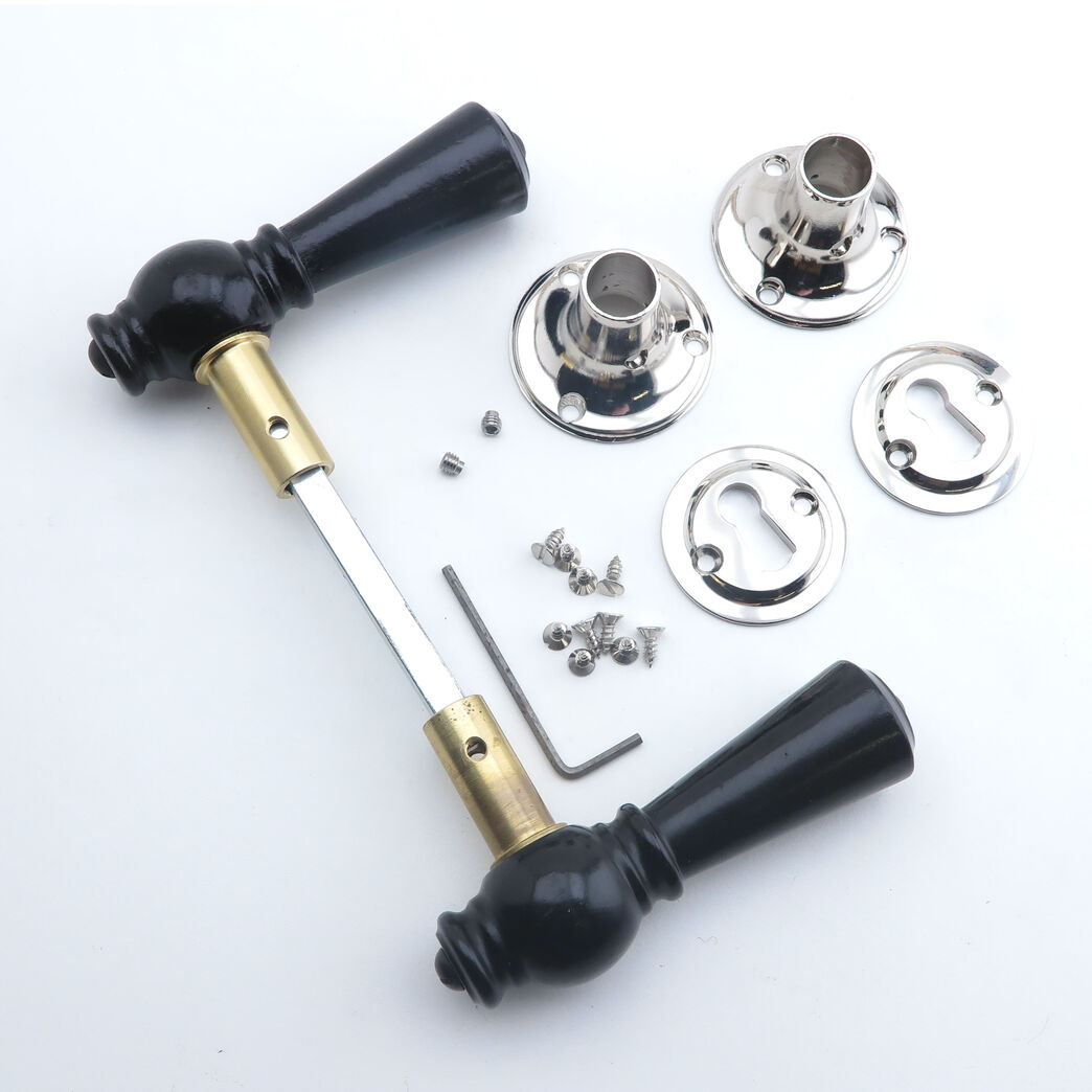 Trægreb til gammel dør - knebelgreb i sortlakeret bøg