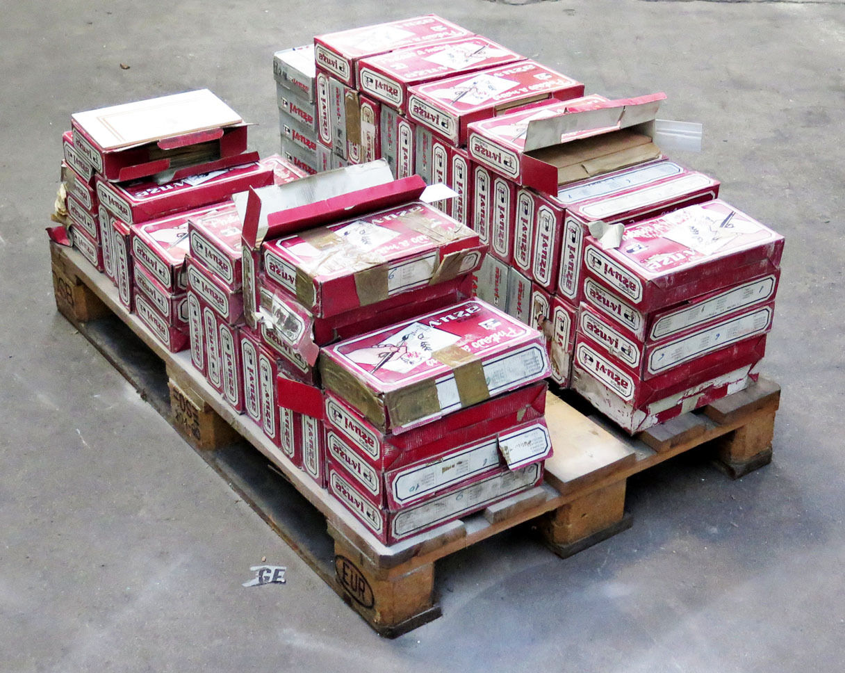 Klinke med motiv af lyserød blomst