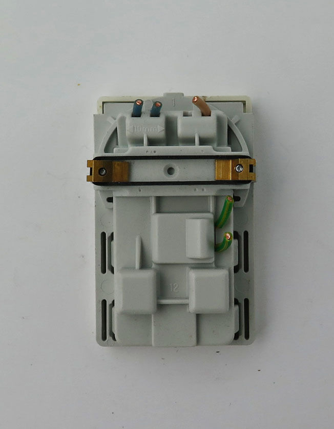 Fuga stikkontakt m/jord - Hvid