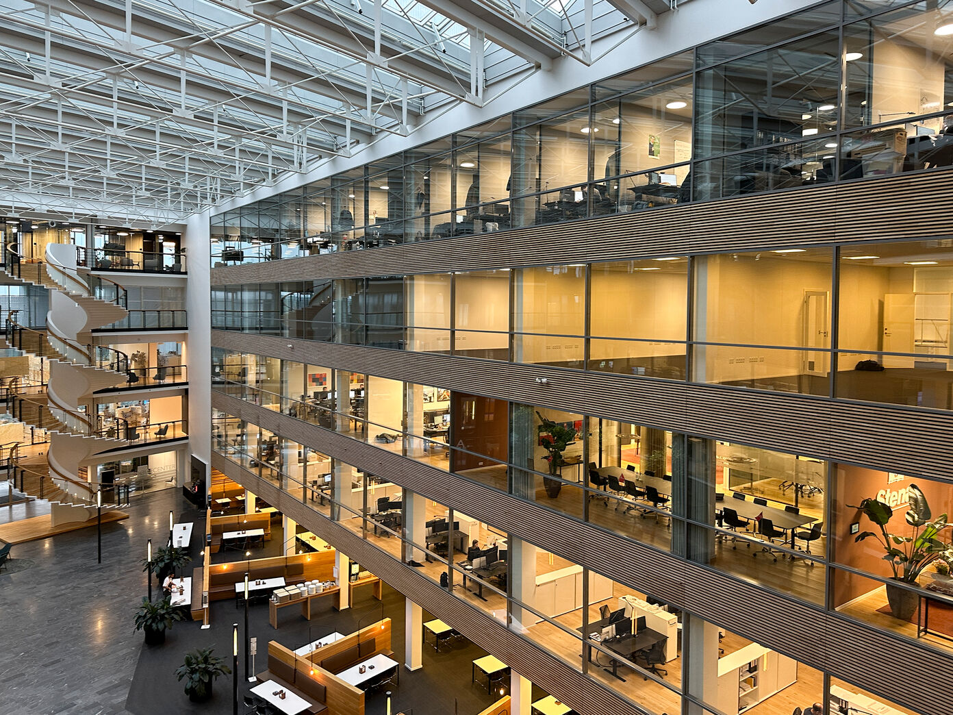 Væghængt skraldespand 50L