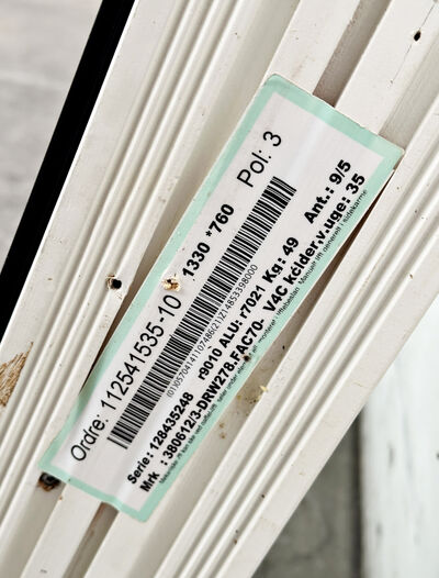 Træ alu vindue fra Velfac med matteret glas