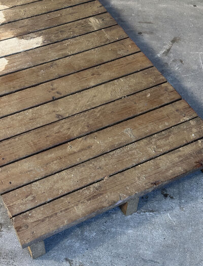 Gangbro fra byggeplads