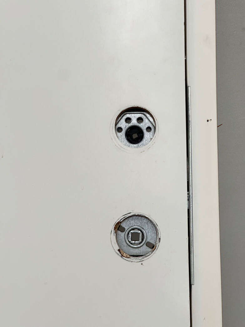 Massiv dør med karm M8